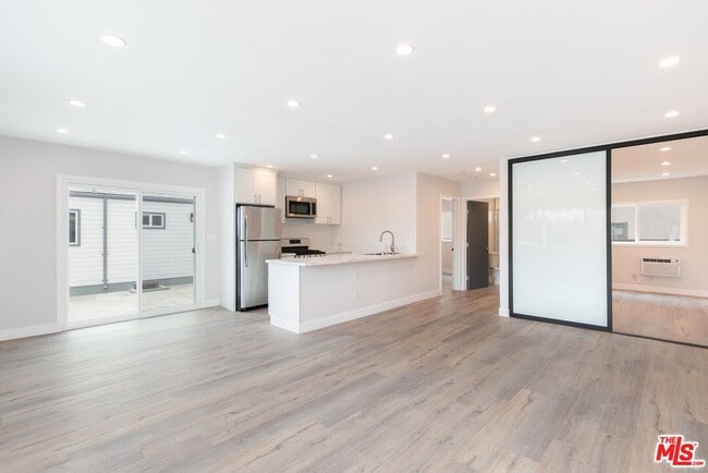 Building Photo - 3872 Bentley Ave