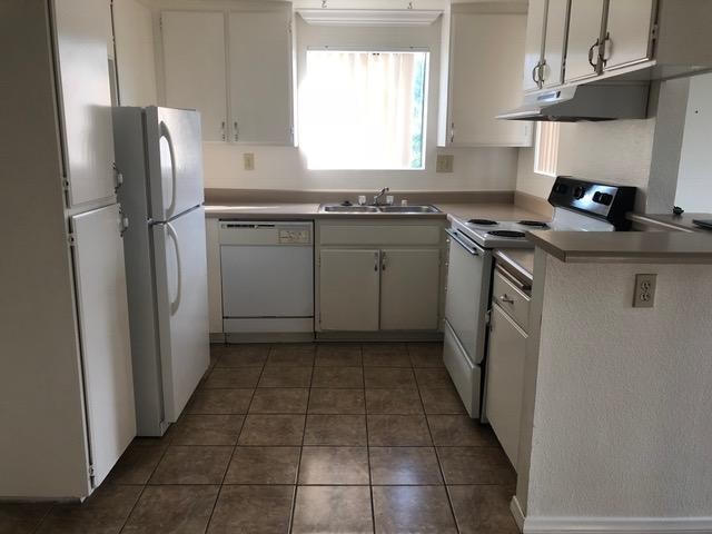 Light and Bright Kitchen - 206 Woodland Pkwy