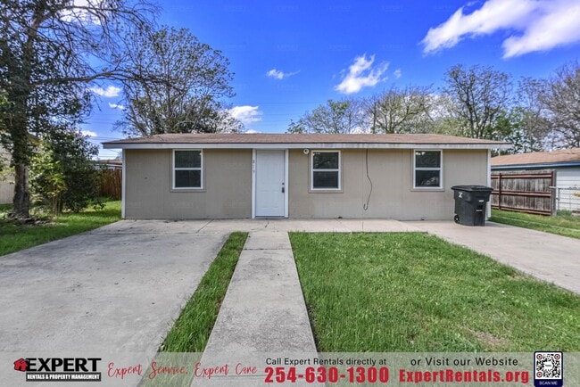 Building Photo - Charming Home Awaits with Style, and Conve...