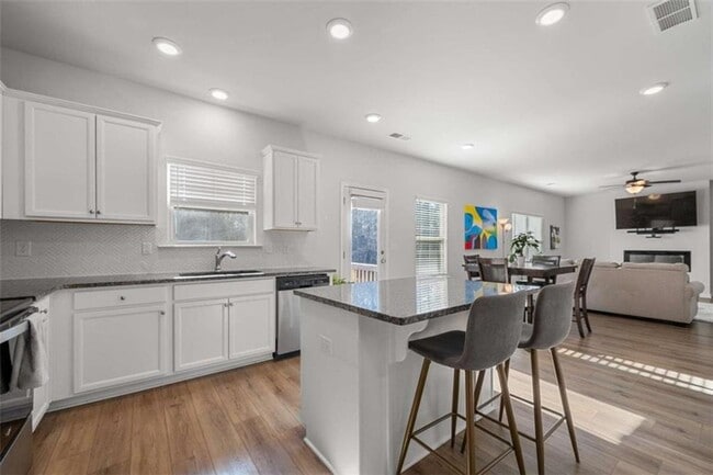 Foto del edificio - 925 Lakehaven Ln