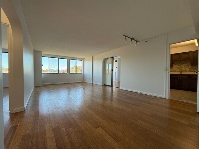 Foto del edificio - 1731 Beacon St