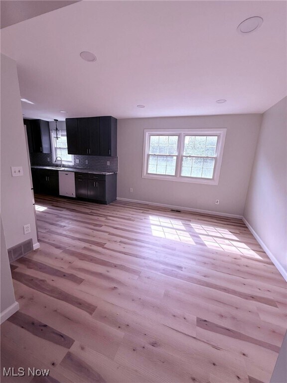 Foto del edificio - 6686 Hythe St NW