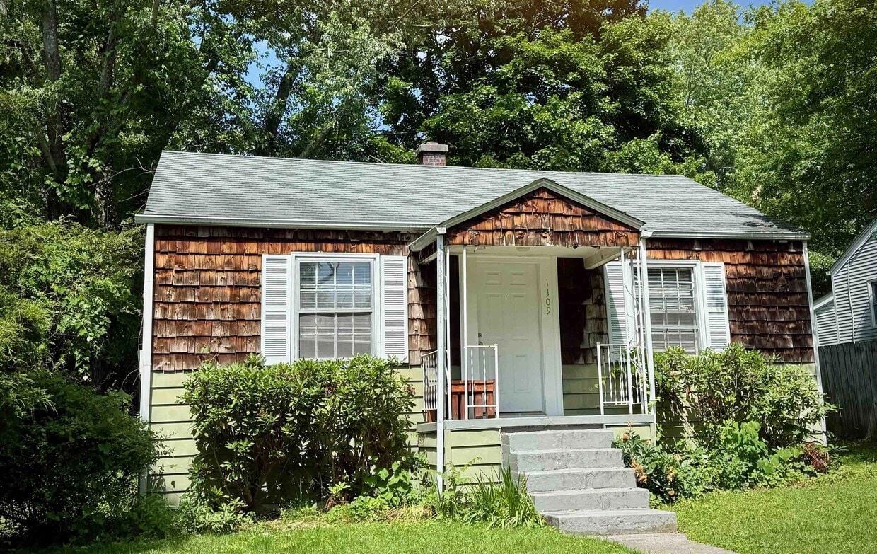 Primary Photo - 1109 Palmer Dr