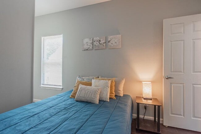 Foto del edificio - The Gun Club | Make yourself at home in this West-Side Reservoir Park Home, a 5-minute walk to bu...