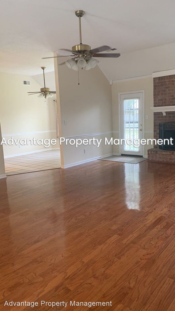 Foto del edificio - 3 br, 2 bath House - 6578 Laurel Bluff Ct. S.