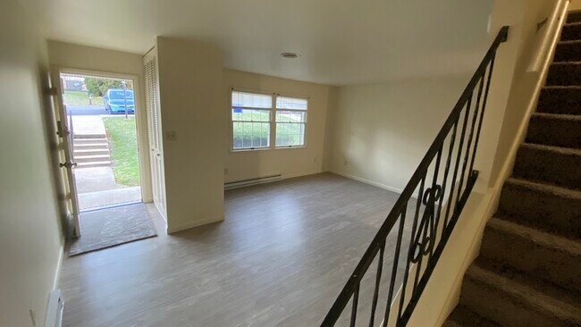 Living room - 10 Nottingham Dr