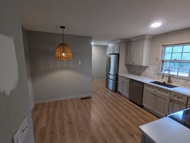 Building Photo - 3 bedroom 2 bath in Northwood Lake