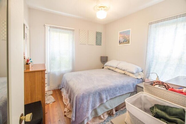 Foto del edificio - 37 Gold Star Rd