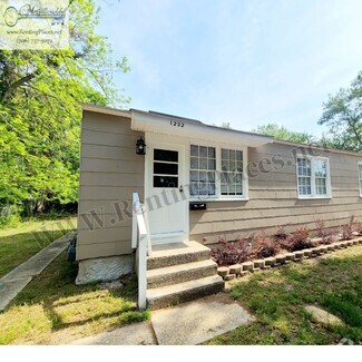 Building Photo - 1202 Holden Dr