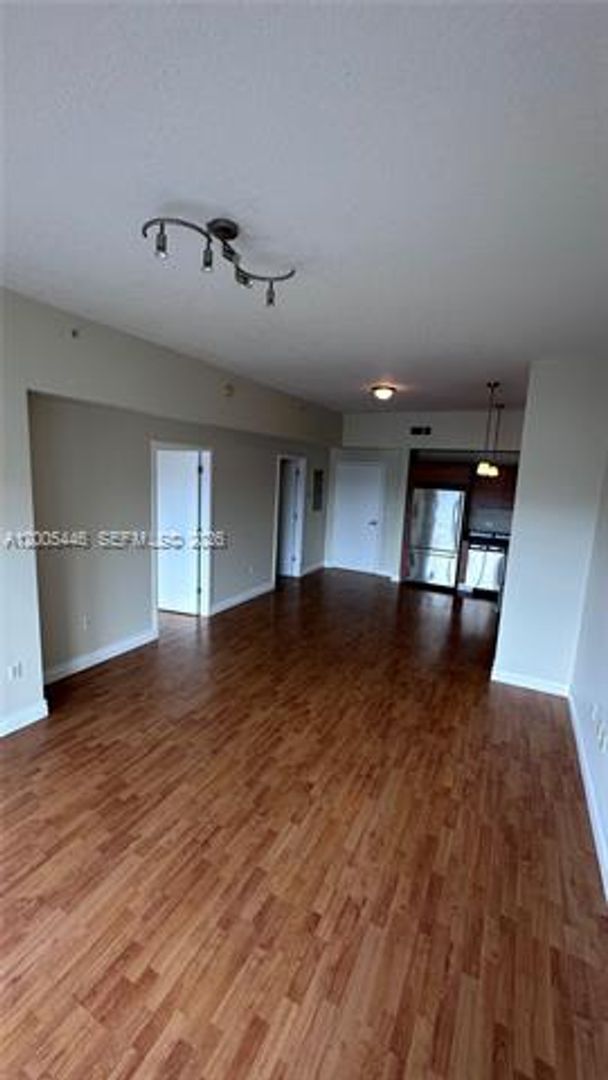 Foto del edificio - 3470 E Coast Ave