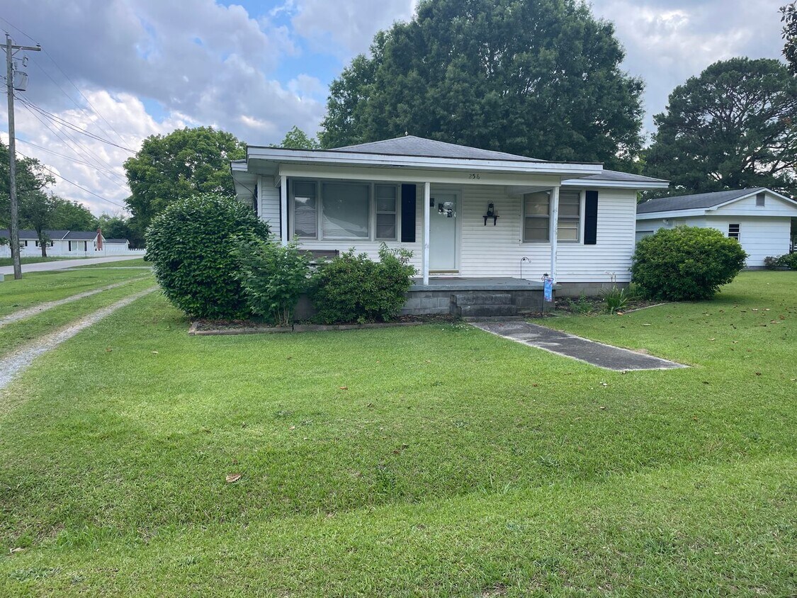256 E Hamer St, Coats, NC 27521 - 256 E Hamer St, Coats, NC  27521