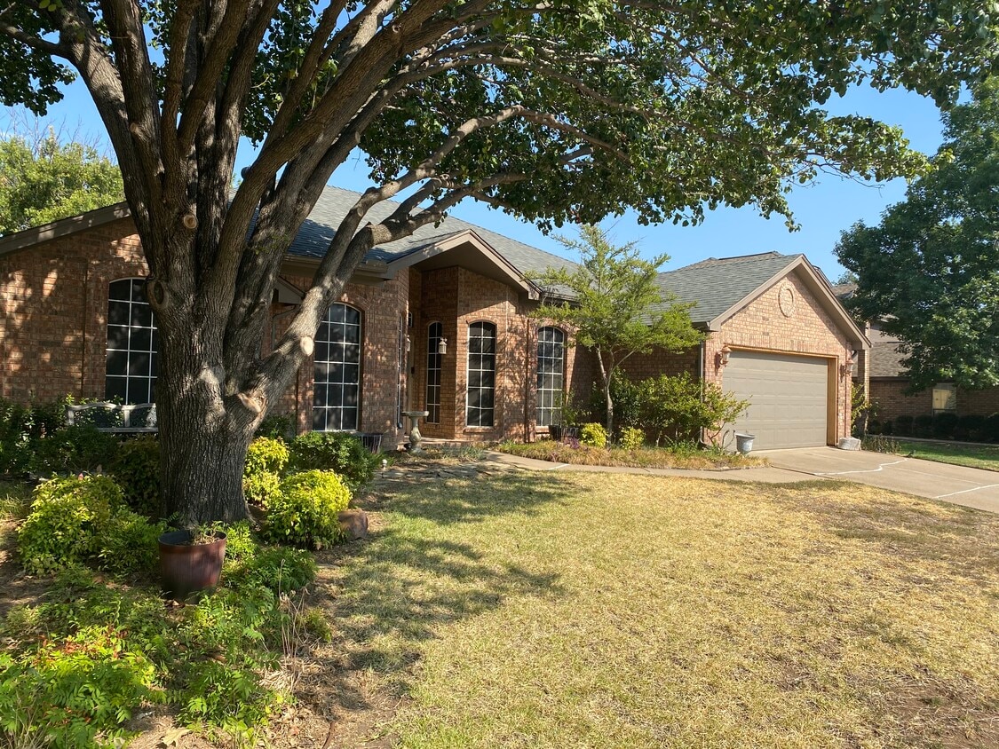 Primary Photo - 723 Carmel Dr