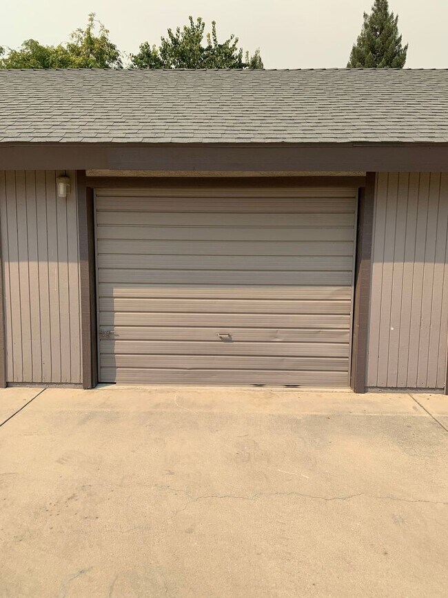 Building Photo - 2627