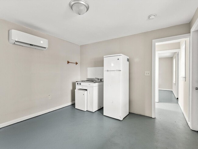 Building Photo - 205 E Main St