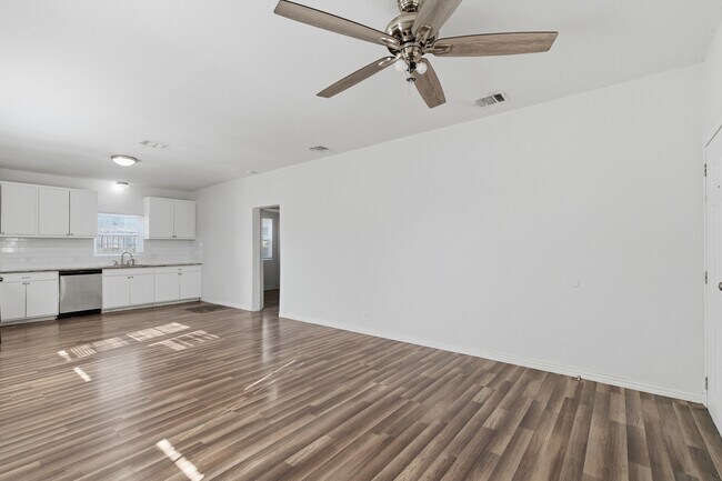 Building Photo - 507 S Scullin Ave