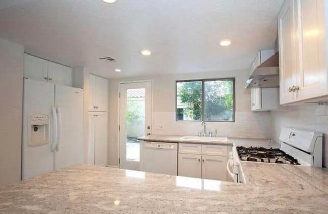 Foto del edificio - 394 Tava Ln