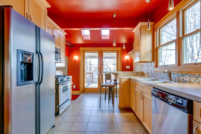 Foto del edificio - 4436 Zenith Ave S