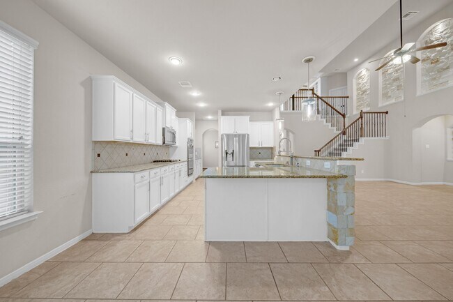 Building Photo - 323 Kinderwood Trail