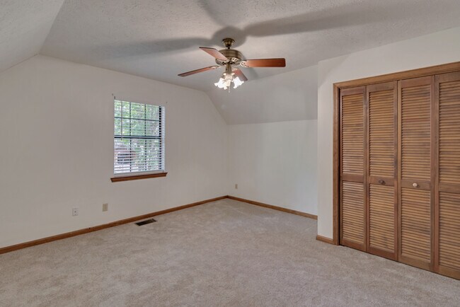 Foto del edificio - 130 Briarwood Ln
