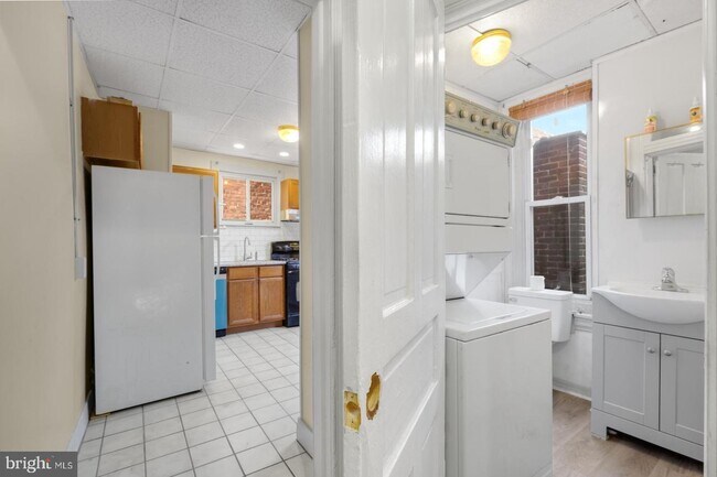 Building Photo - 214 Fairmount Ave
