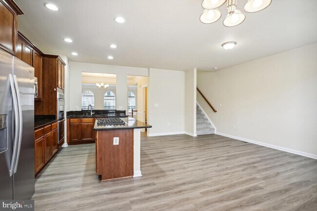 Building Photo - 4331 Golden Gate Way