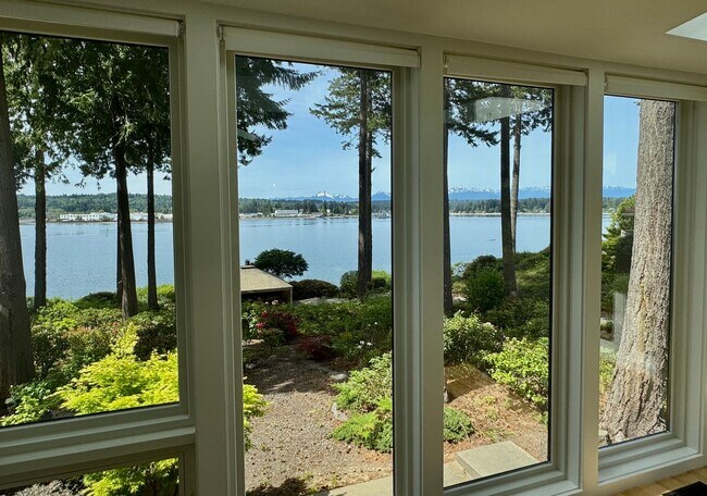 Building Photo - Stunning completely remodeled waterfront P...