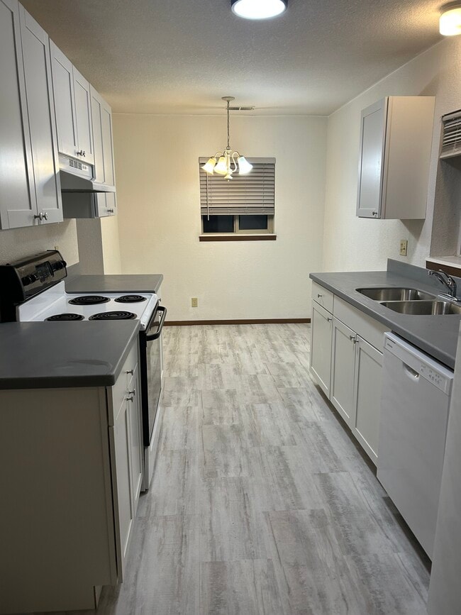 Building Photo - 4022 Garden Ct