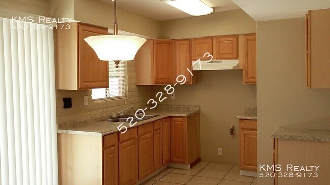 Foto del edificio - 4 bedroom 2 bath House - Kinney Rd & Ajo Way