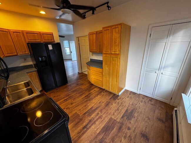 Foto del edificio - 337 E 2nd St