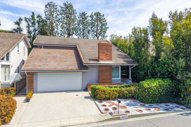 Building Photo - 10227 Autumn Leaf Cir