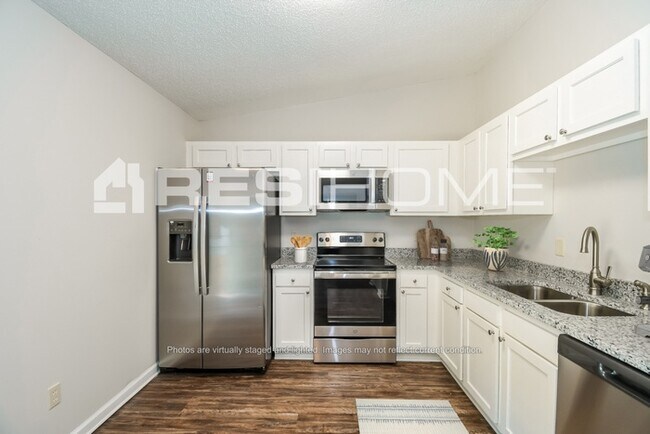 Foto del edificio - 956 Chalmet Ln