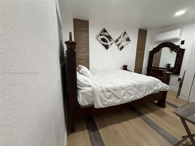 Foto del edificio - 301 NE 172nd St