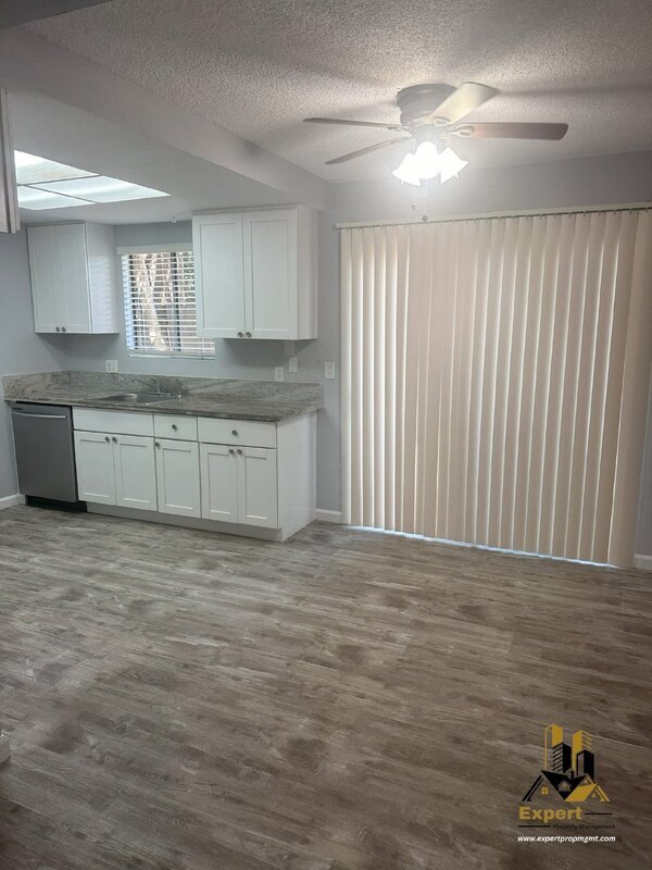 Foto del edificio - 6420 Denton Way