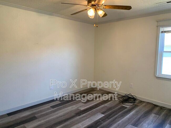Foto del edificio - 3111 E 12th St