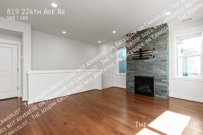 Building Photo - 819 224th Ave NE