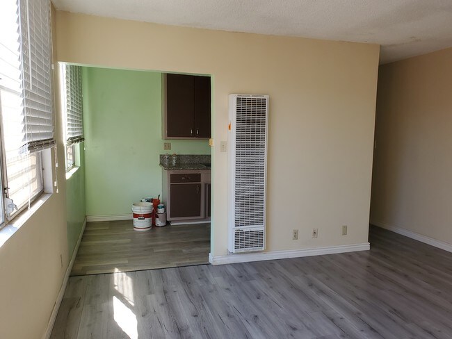 Living Room / Kitchen - 1729 N Wilton Pl