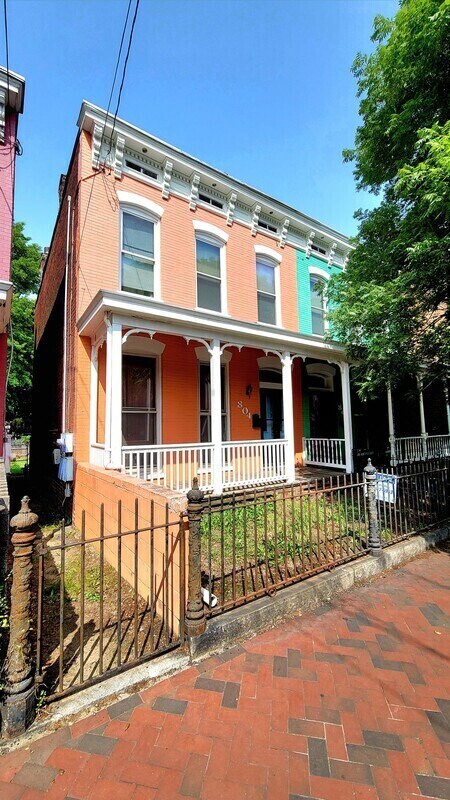 Foto del edificio - 804 W Marshall St