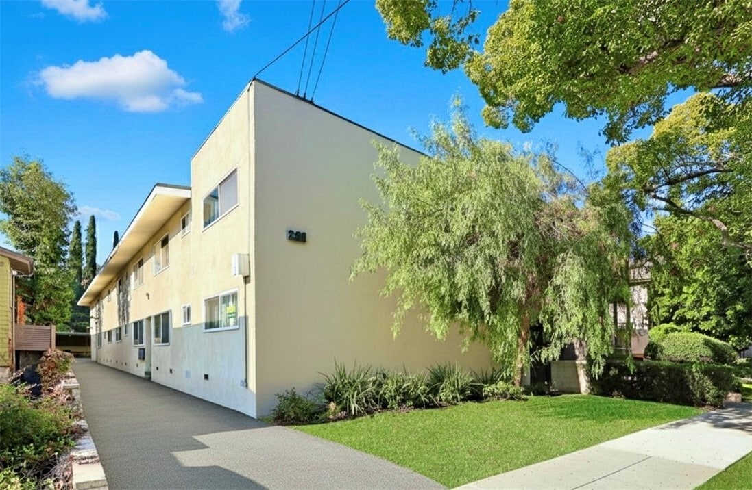 Primary Photo - 231 S Catalina Ave