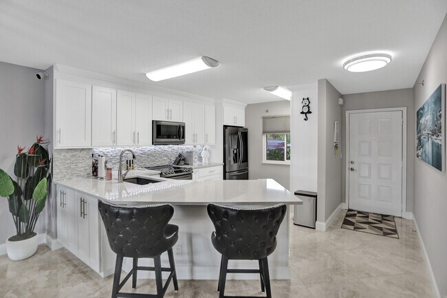 Building Photo - 2238 N Cypress Bend Dr