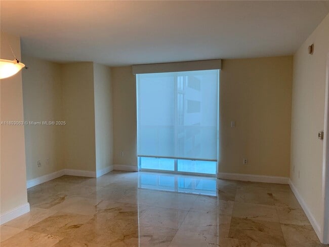 Building Photo - 1800 N Bayshore Dr
