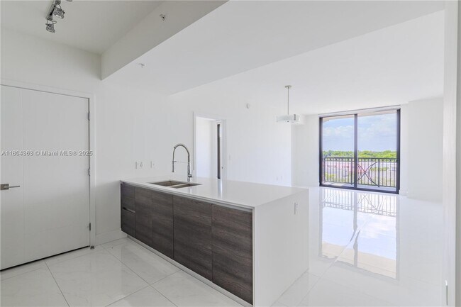 Building Photo - 301 Altara Ave