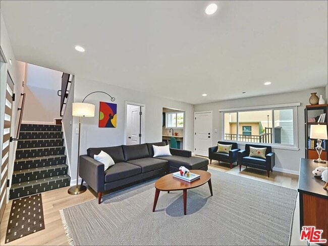 Foto del edificio - 901 S Barrington Ave
