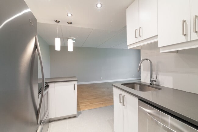 Building Photo - 1550 Avenue Filion