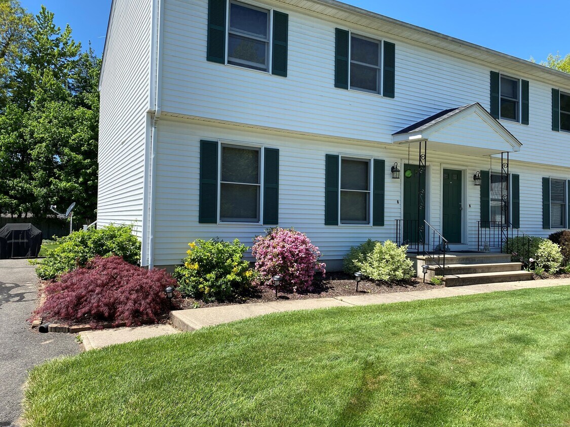 Primary Photo - 70 70 Northampton Ln
