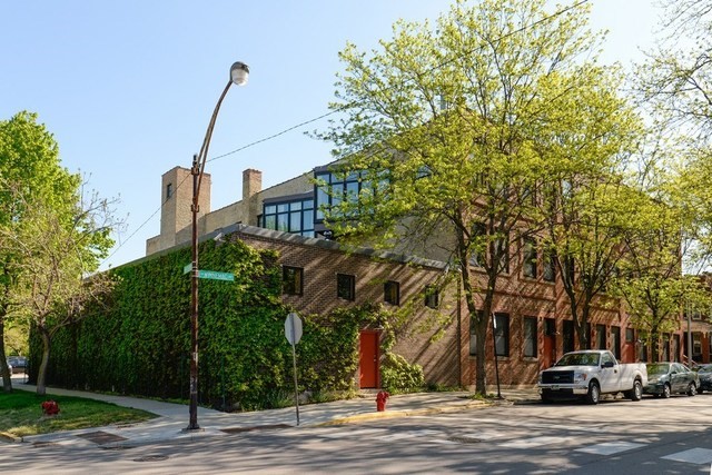Primary Photo - 1776 W Winnemac Ave