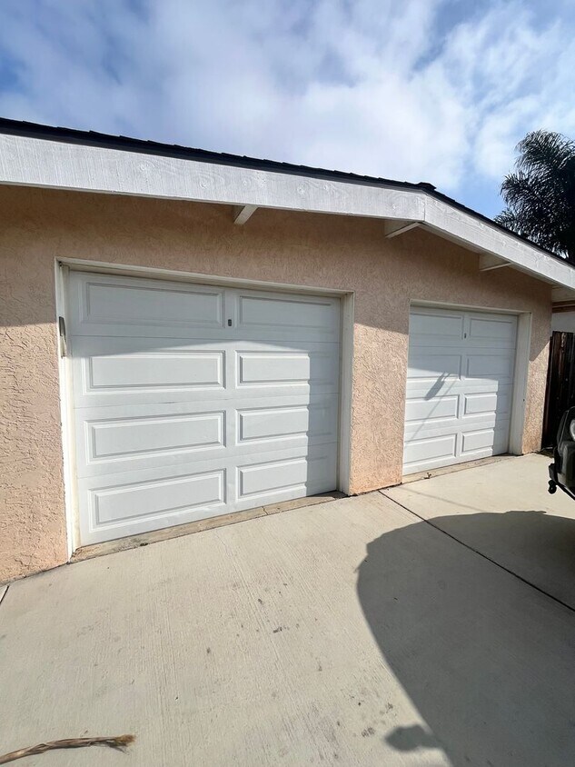 Foto del edificio - 1184-1186 Elm Avenue