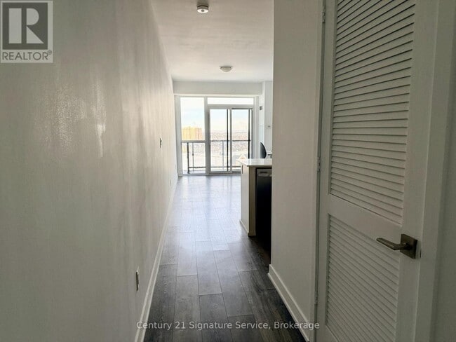 Building Photo - 4633 Glen Erin Dr