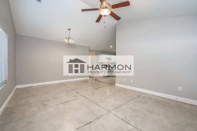 Building Photo - 422 Sunflower Dr