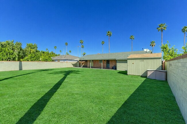 Building Photo - 411 E Wigwam Blvd
