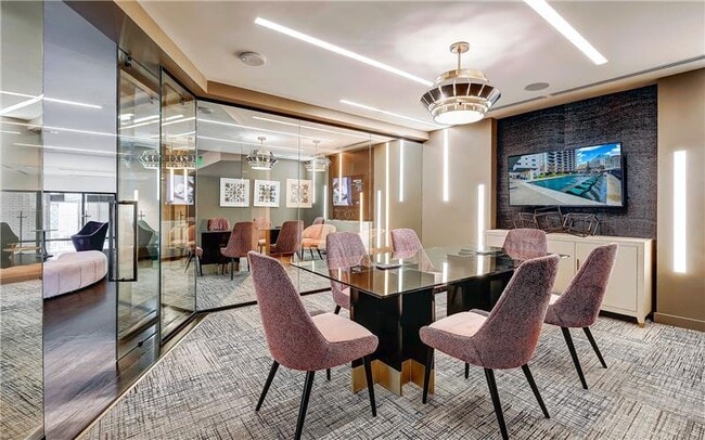 Foto del edificio - 2322 N Akard St